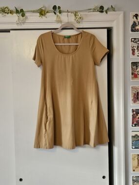 United Colors Of Benetton Short-Sleeve Swing Tunic in Camel